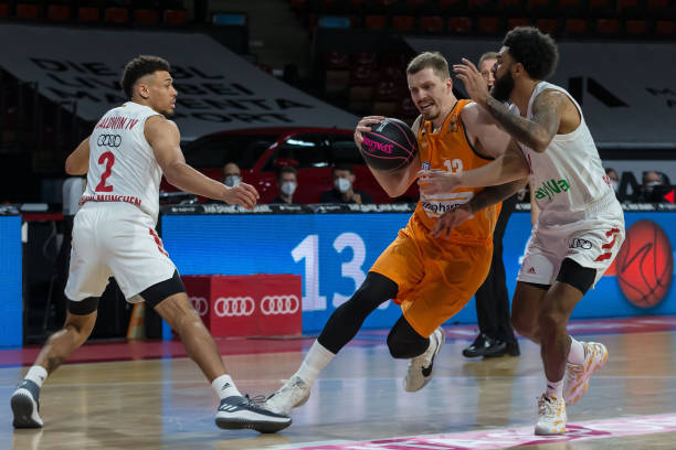 中的权重和 中的权重和